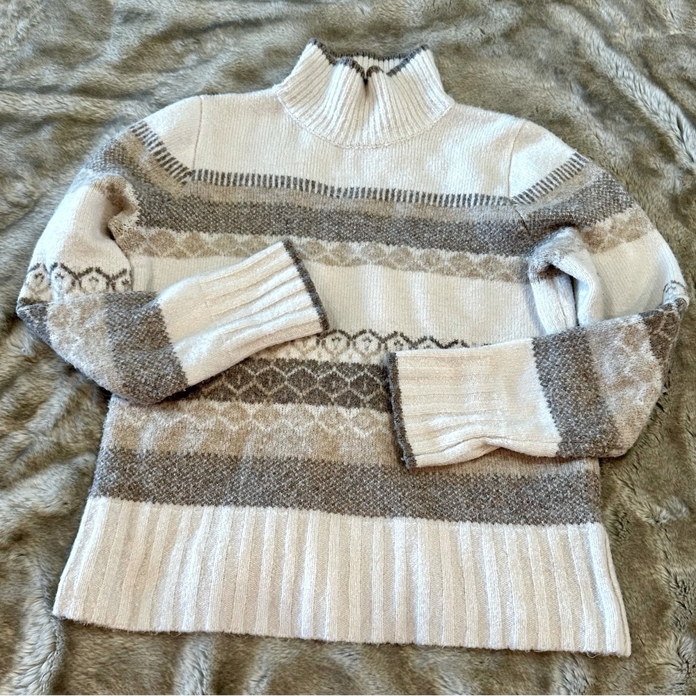 Ladies size medium Nordic sweater, neutral shades​​​